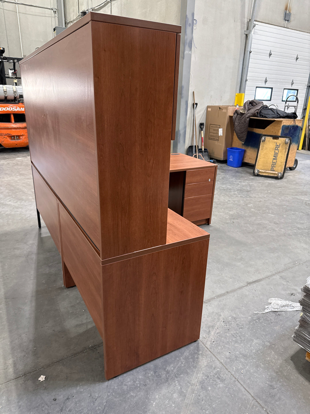 L-Shape Desk w/Hutch and 2 BBF Peds