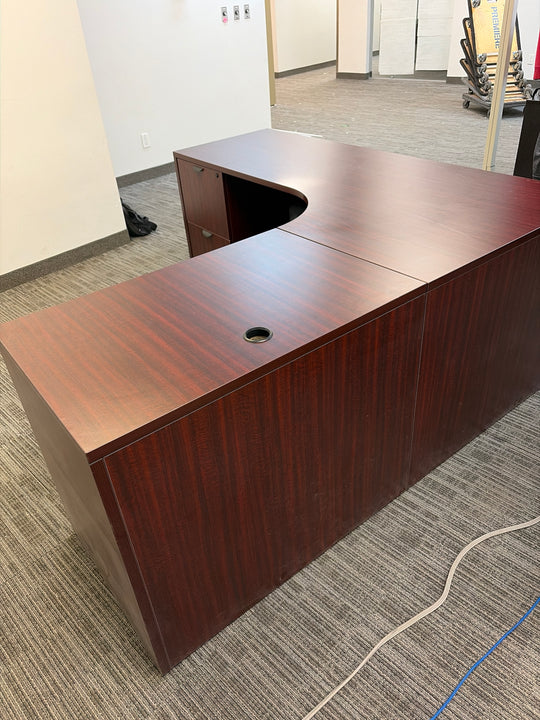 L-Shape Desk w/BBF, FF Peds