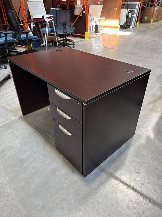 4’ Straight Desk w/BBF Ped