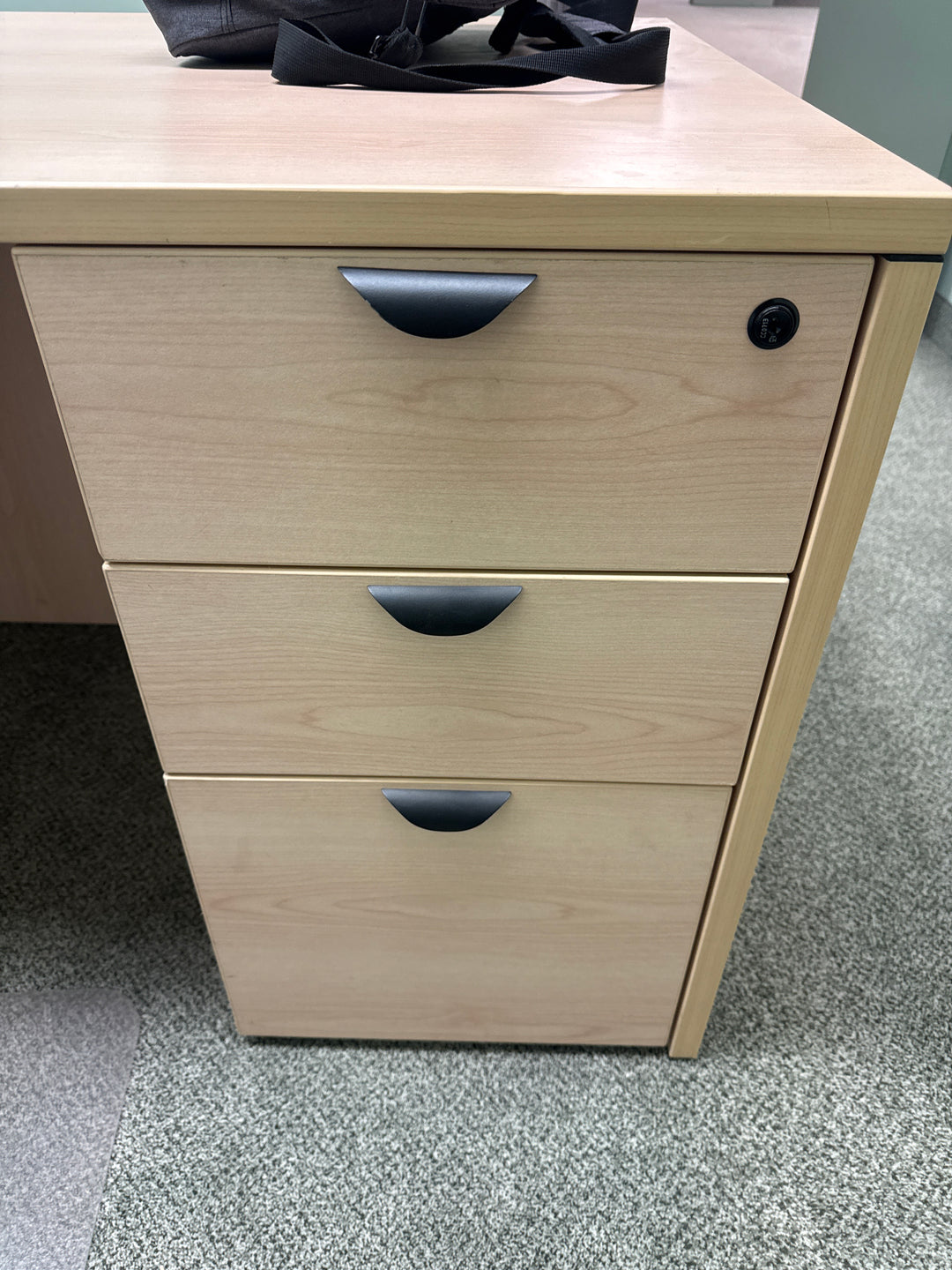 L-Shape Desk w/BBF Ped