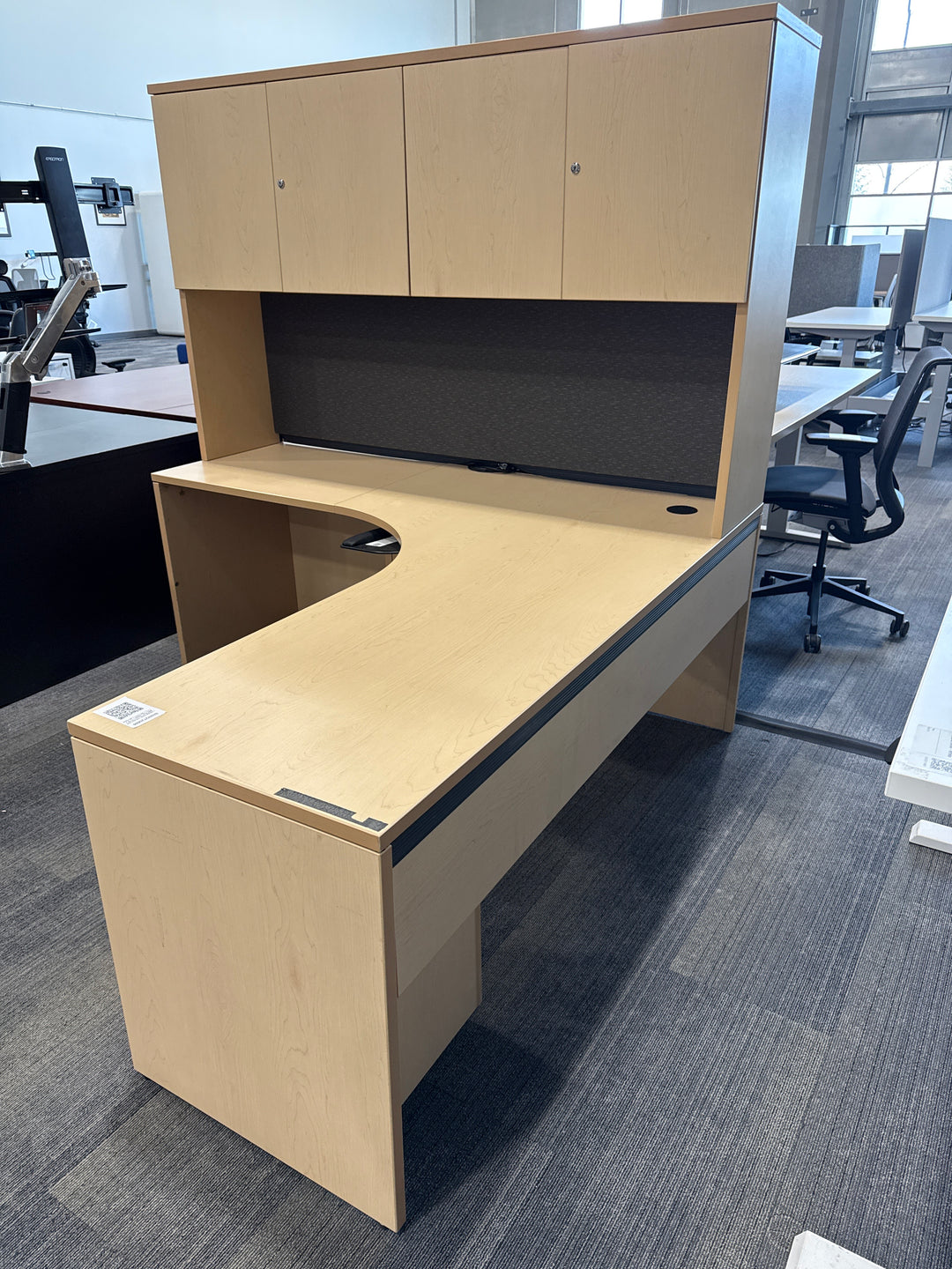 L-Shape Desk w/Hutch and BBF Ped