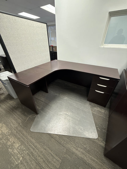 L-Shape Desk w/BBF Ped