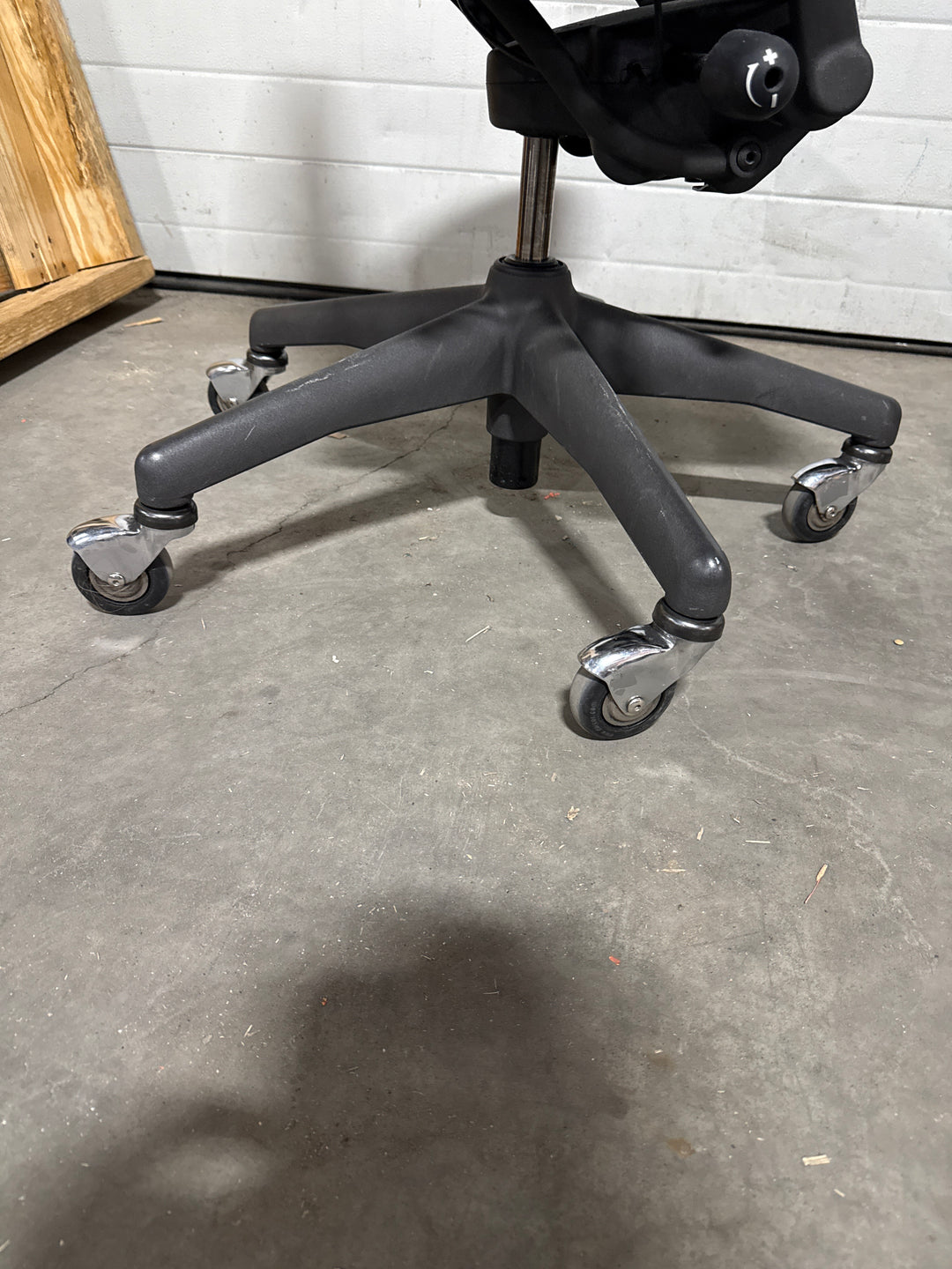 Herman Miller Aeron Size C (Metal Castors)