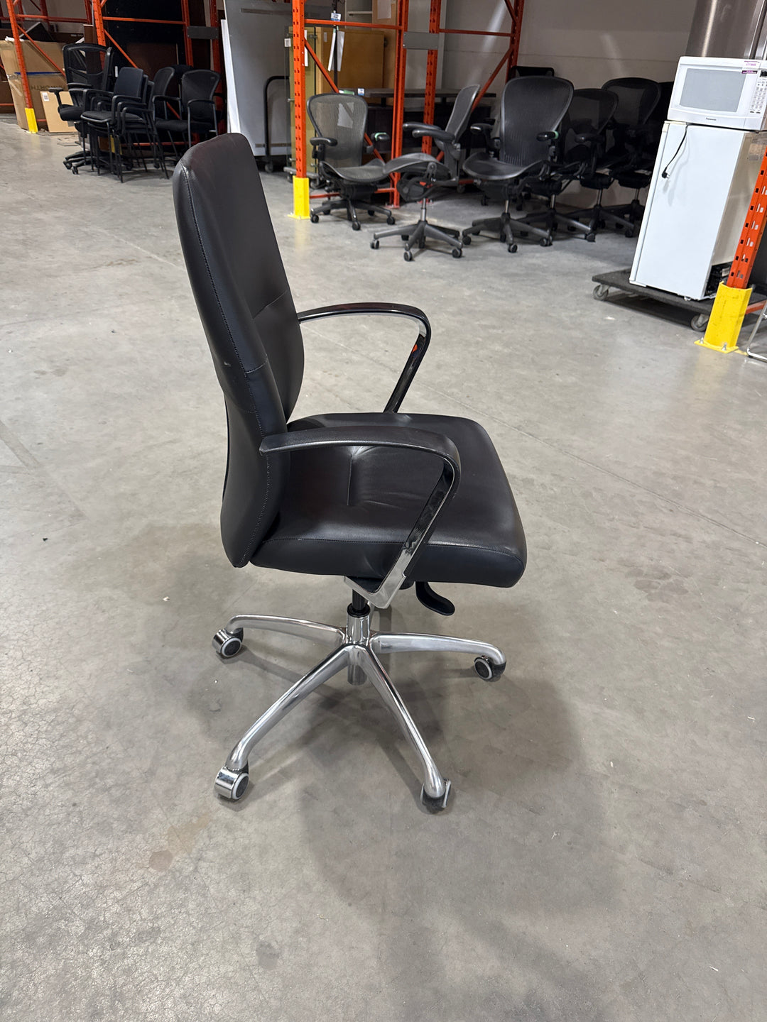 Keilhauer Tom Leather Meeting Chair