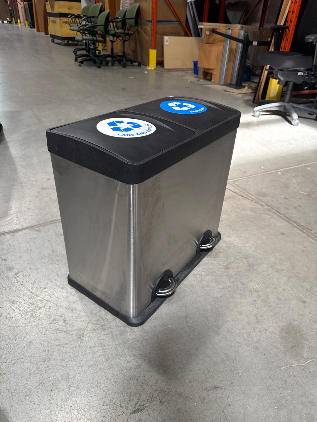 Metal Recycling/Cans and Bottles Bin