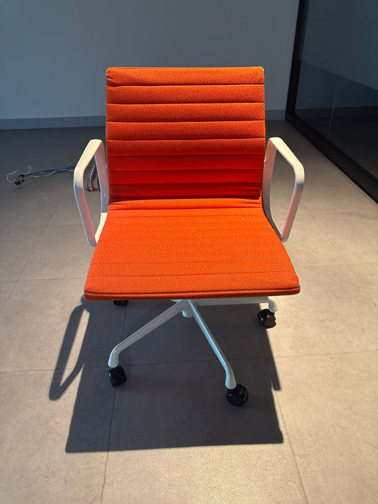 Herman Miller Eames Fabric Meeting Chair