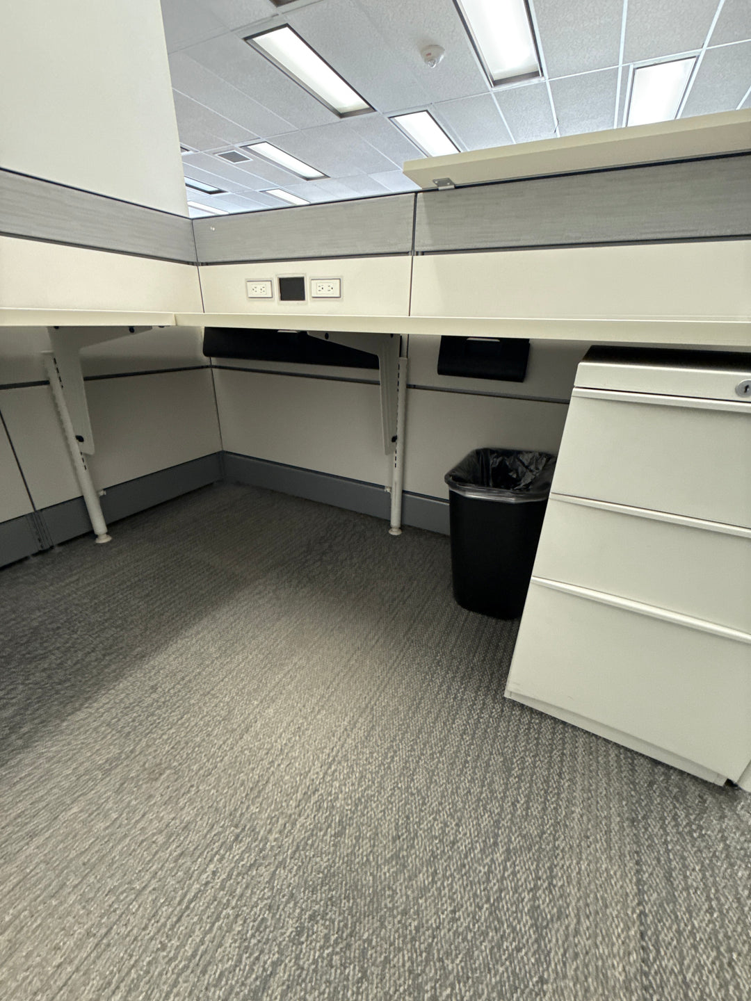 L-Shape Reception Desk w/Wardrobe and BBF Ped