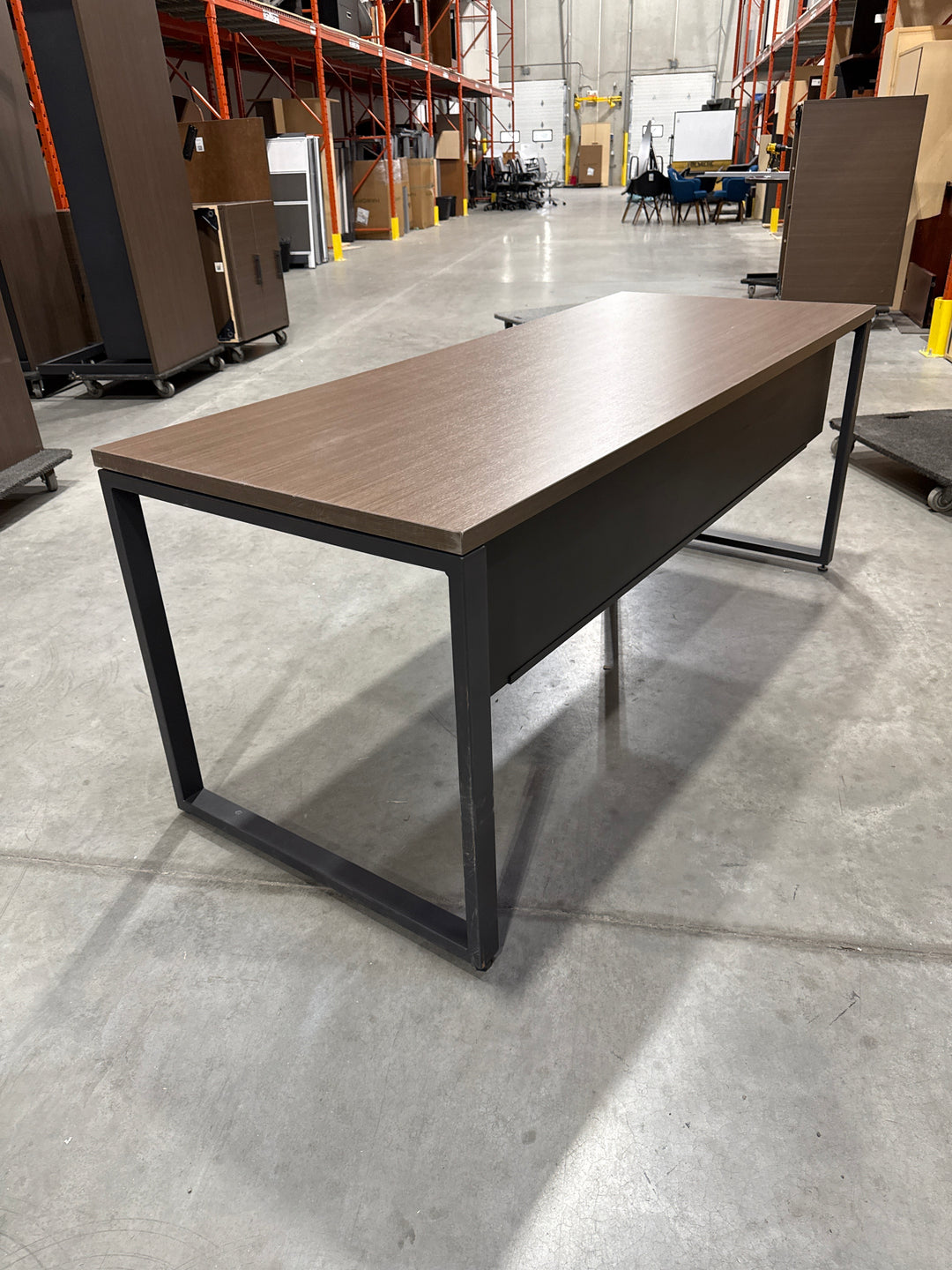 6' Straight Desk w/Modesty