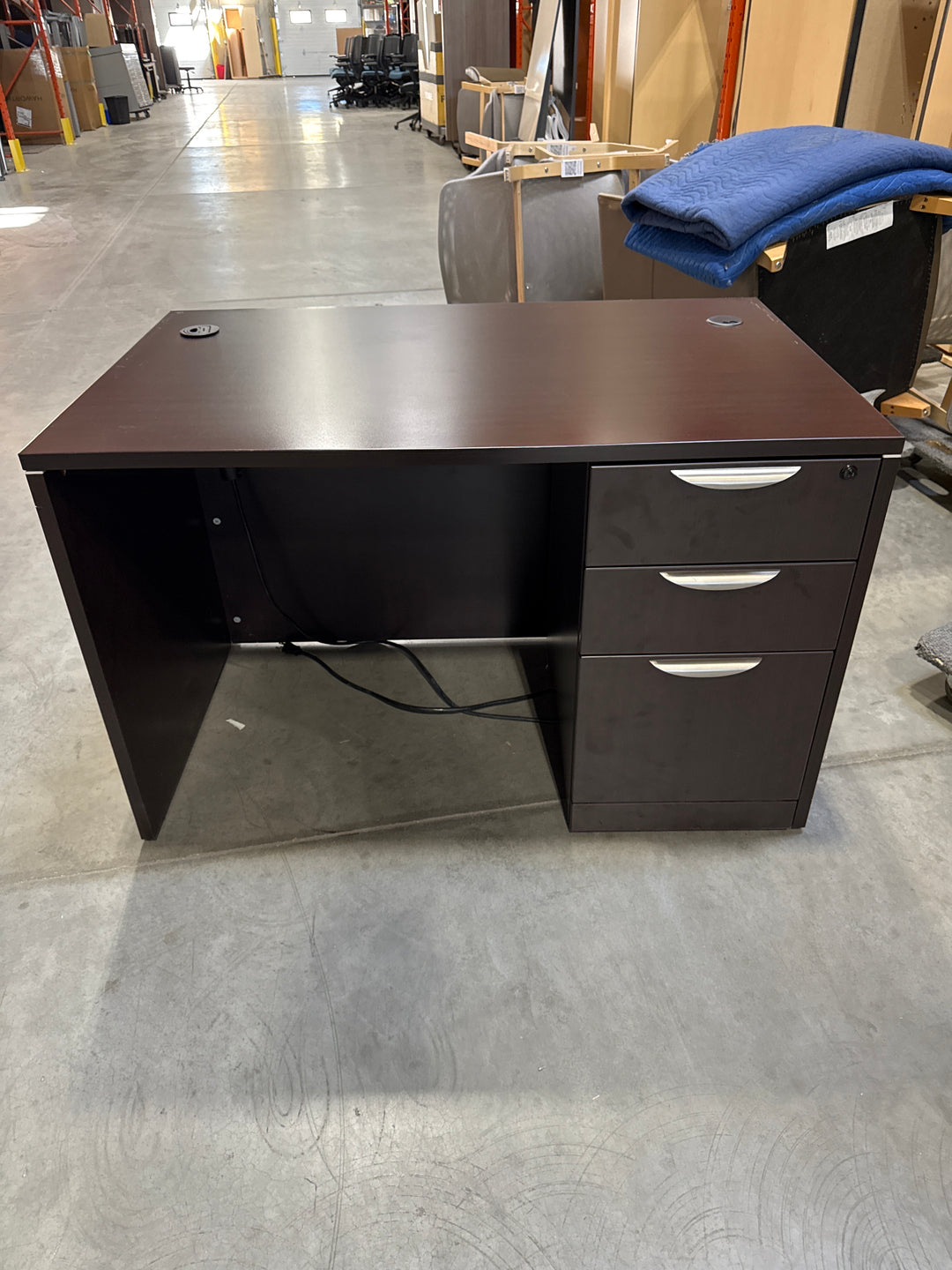 4’ Straight Desk w/BBF Ped