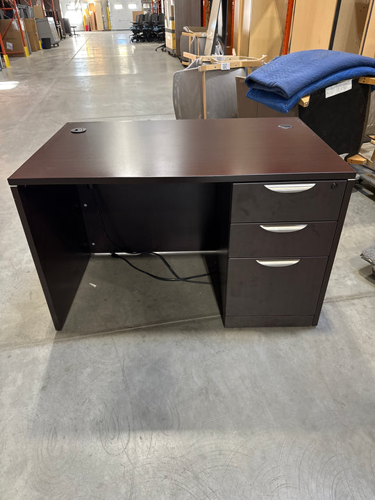 4’ Straight Desk w/BBF Ped