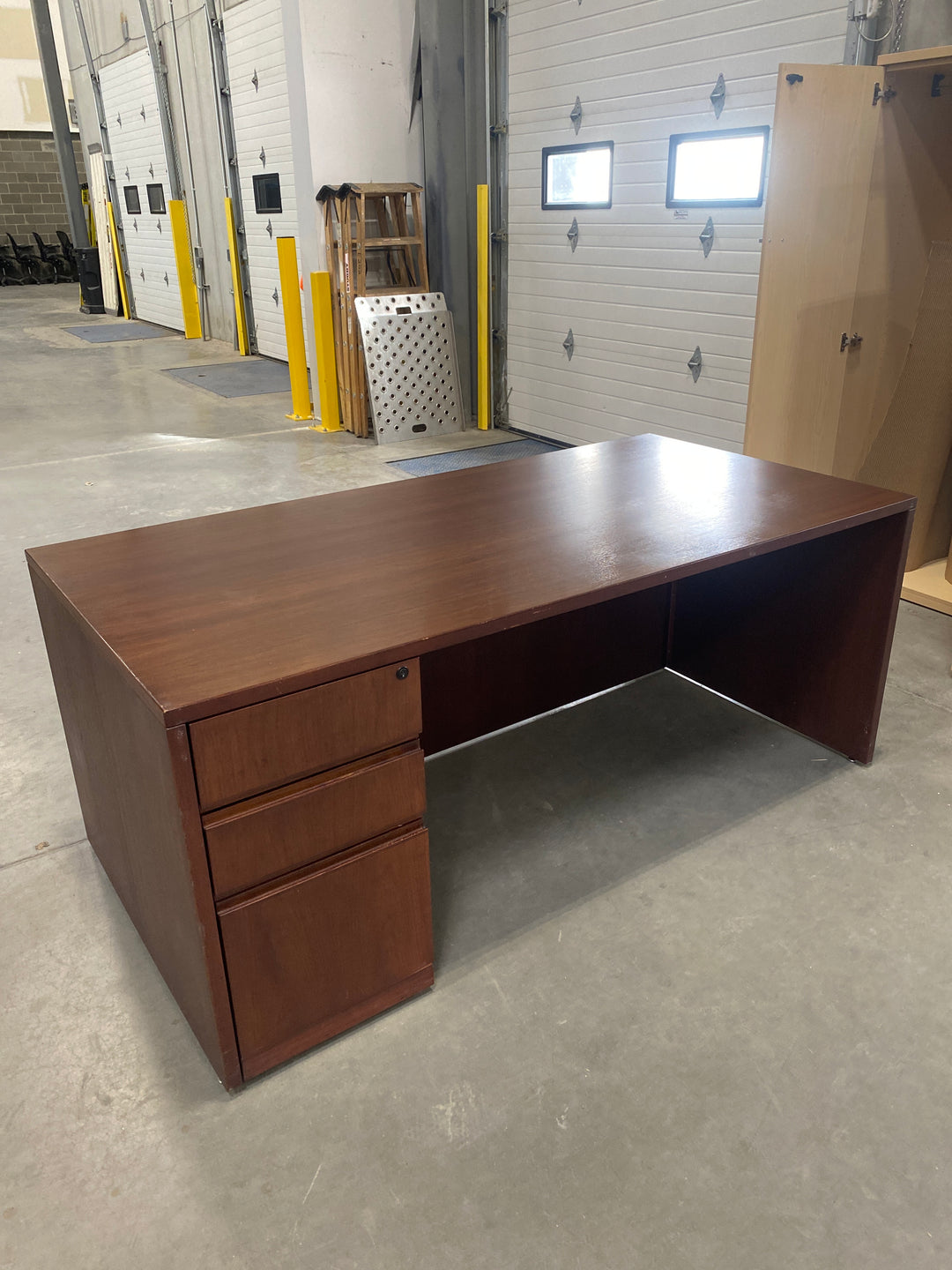 6' Straight Desk w/BBF Ped