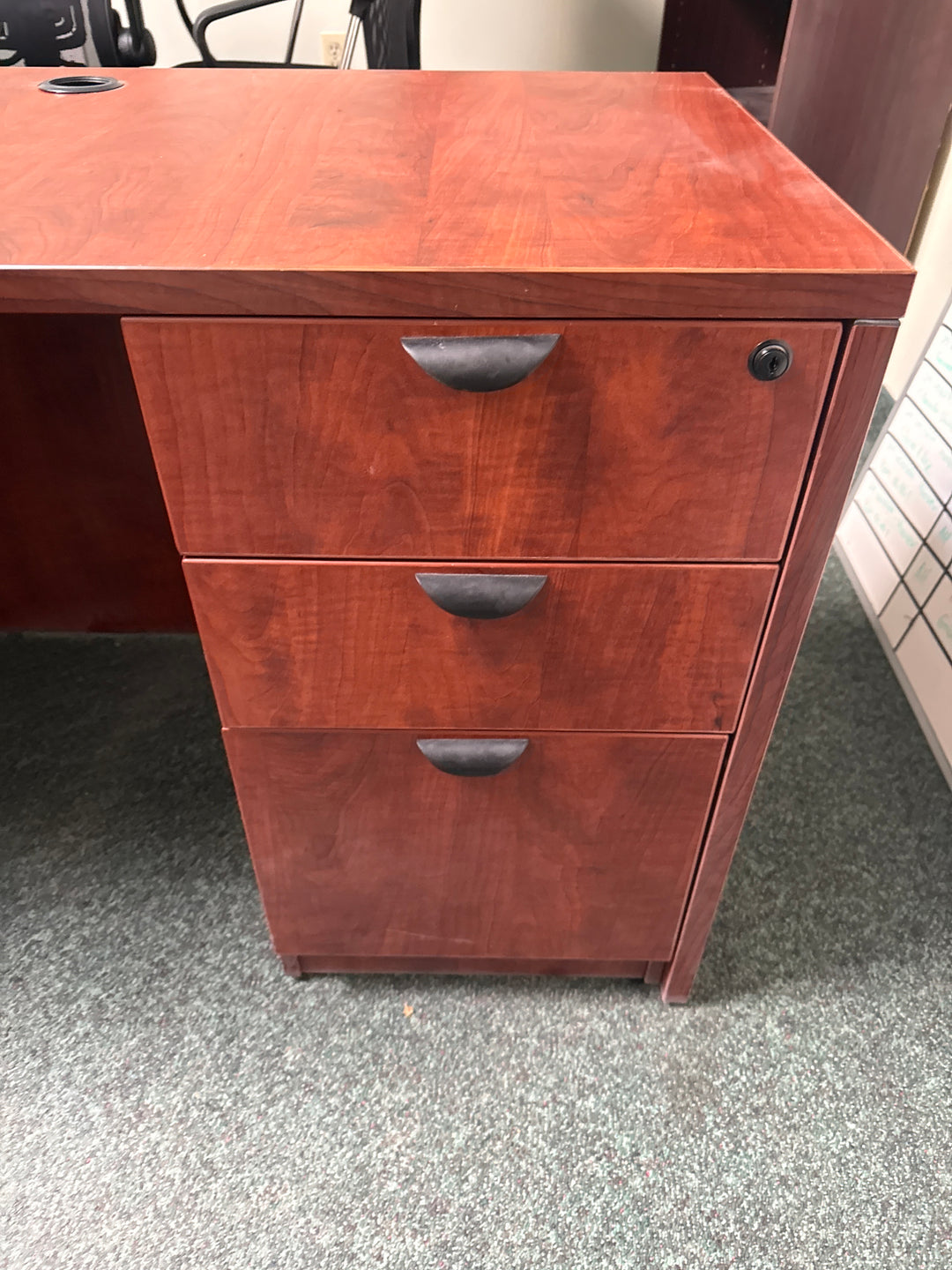 L-Shape Desk w/BBF Ped