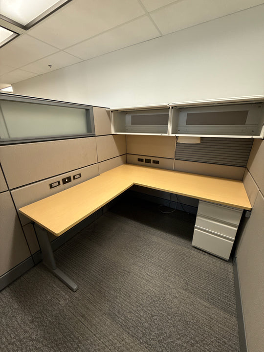 Teknion 6'x 6' L-Shape Workstation w/Overheads, BBF Peds