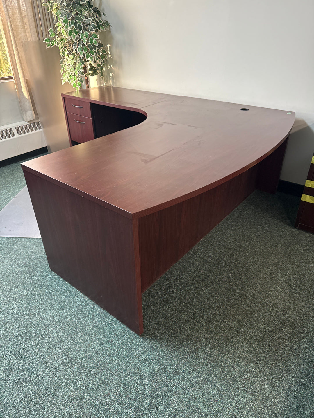 Bow Front L-Shape Desk w/2 BF Peds