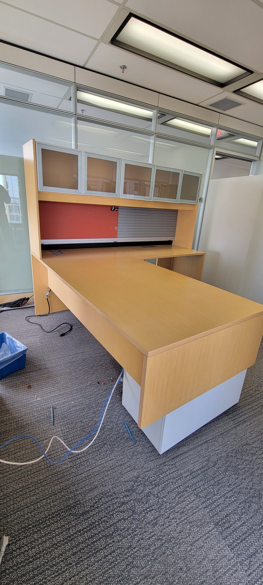 Teknion L-Shape Desk w/Hutch, Surface Power and BBF Ped
