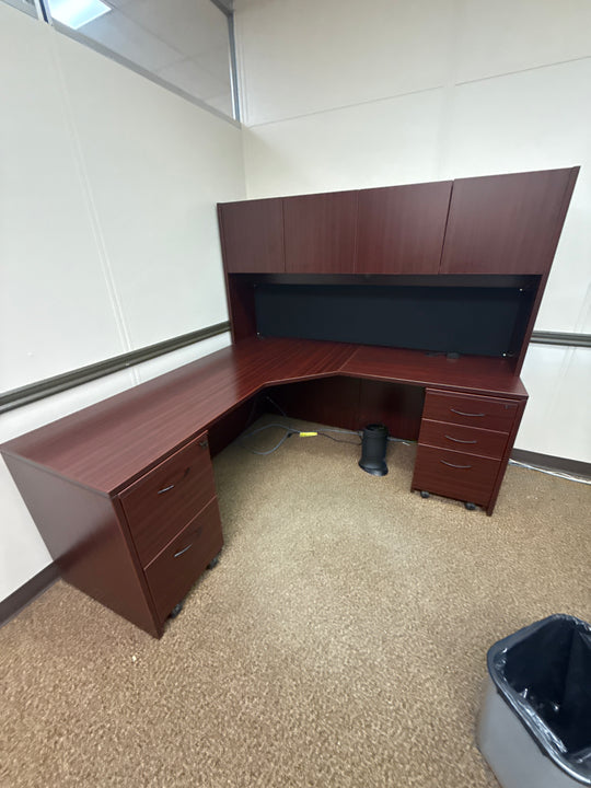 L-Shape Desk w/Hutch, BBF and FF Peds