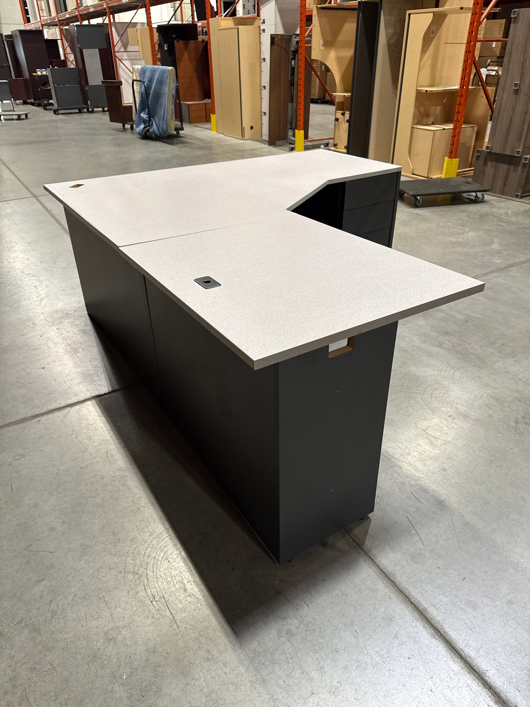 L-Shape Desk w/BBF Ped