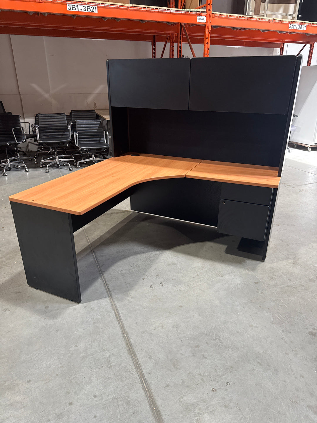 L-Shape Desk w/Hutch, BF Ped