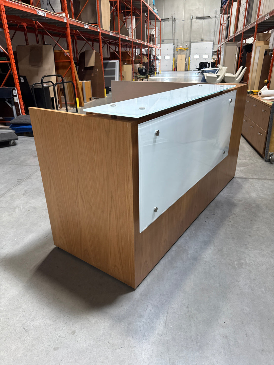 L-Shape Reception Desk w/Glass Top, Tackboard, BBF and FF Peds
