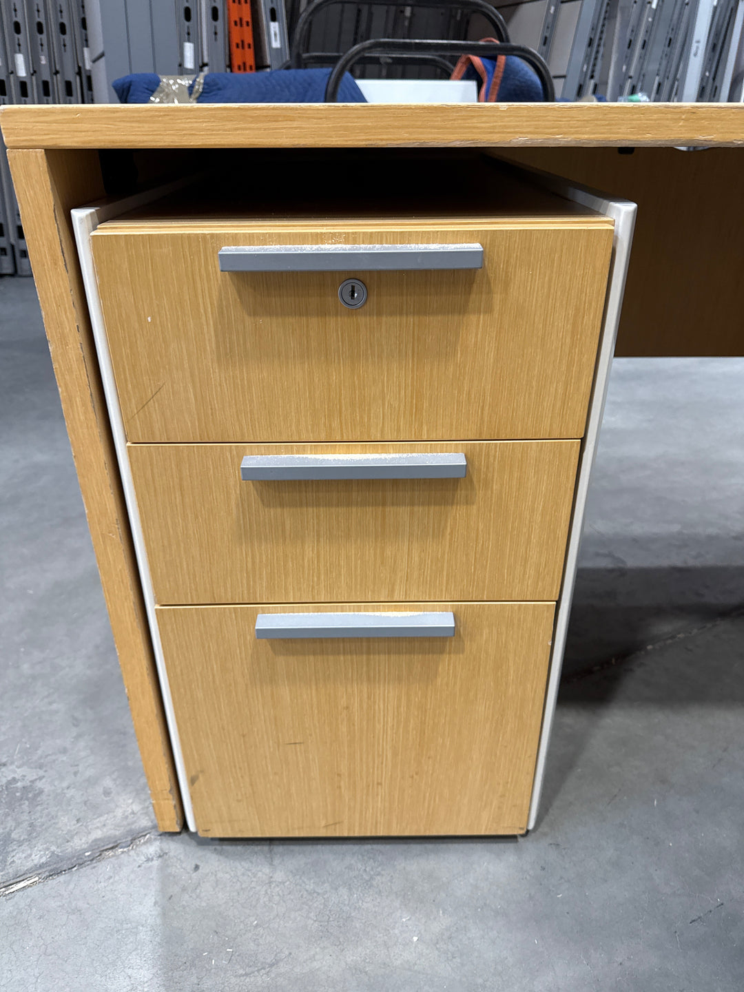 Teknion L-Shape Desk w/Hutch, BBF Ped
