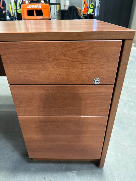 L-Shape Desk w/Hutch and 2 BBF Peds