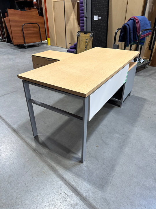 L-Shape Desk w/Lower Credenza