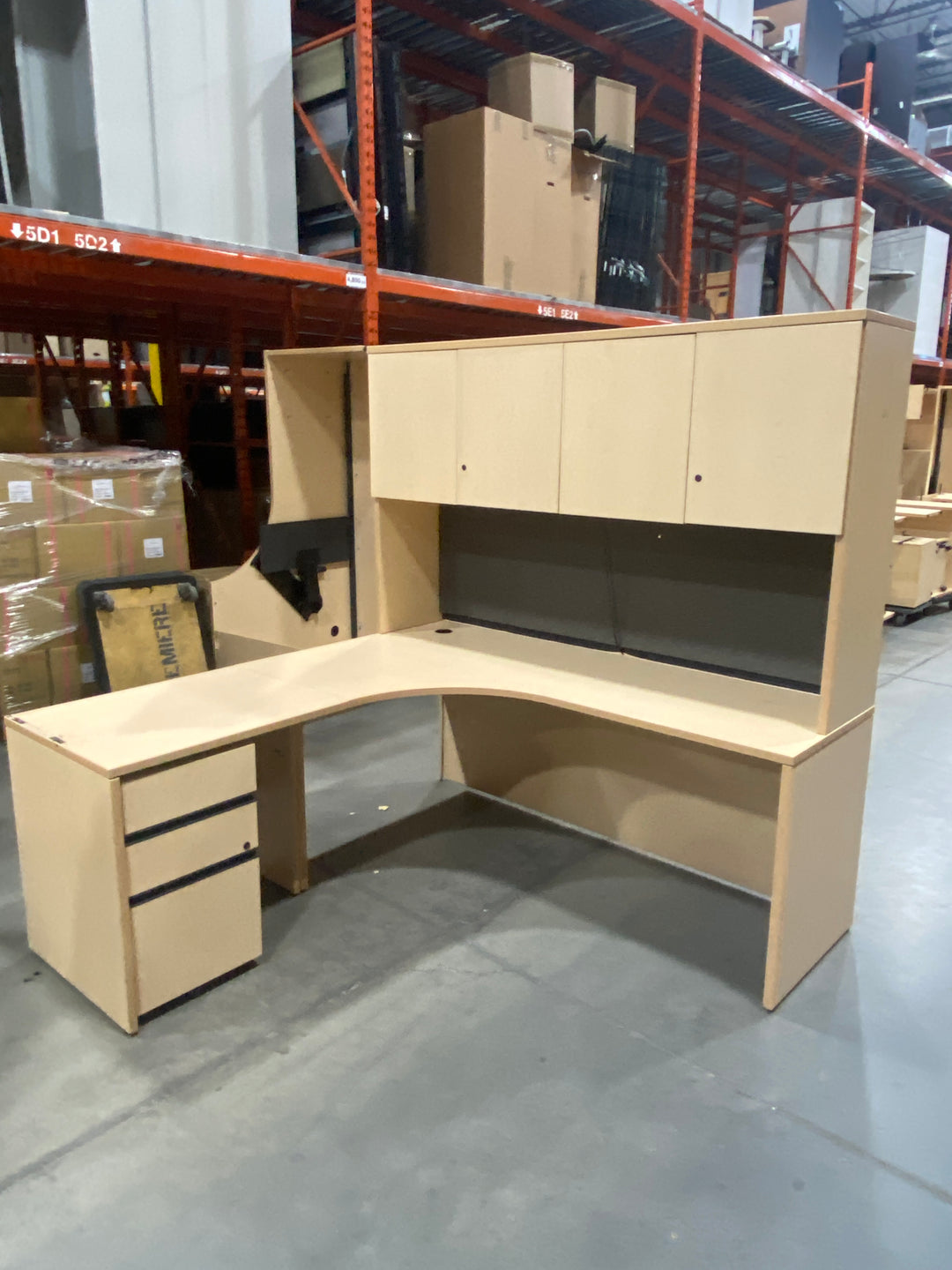 L-Shape Desk w/Hutch, BBF Ped
