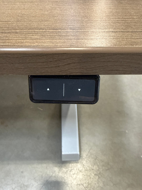 5.5’ Steelcase Electronic Sit Stand Desk w/Privacy Panel