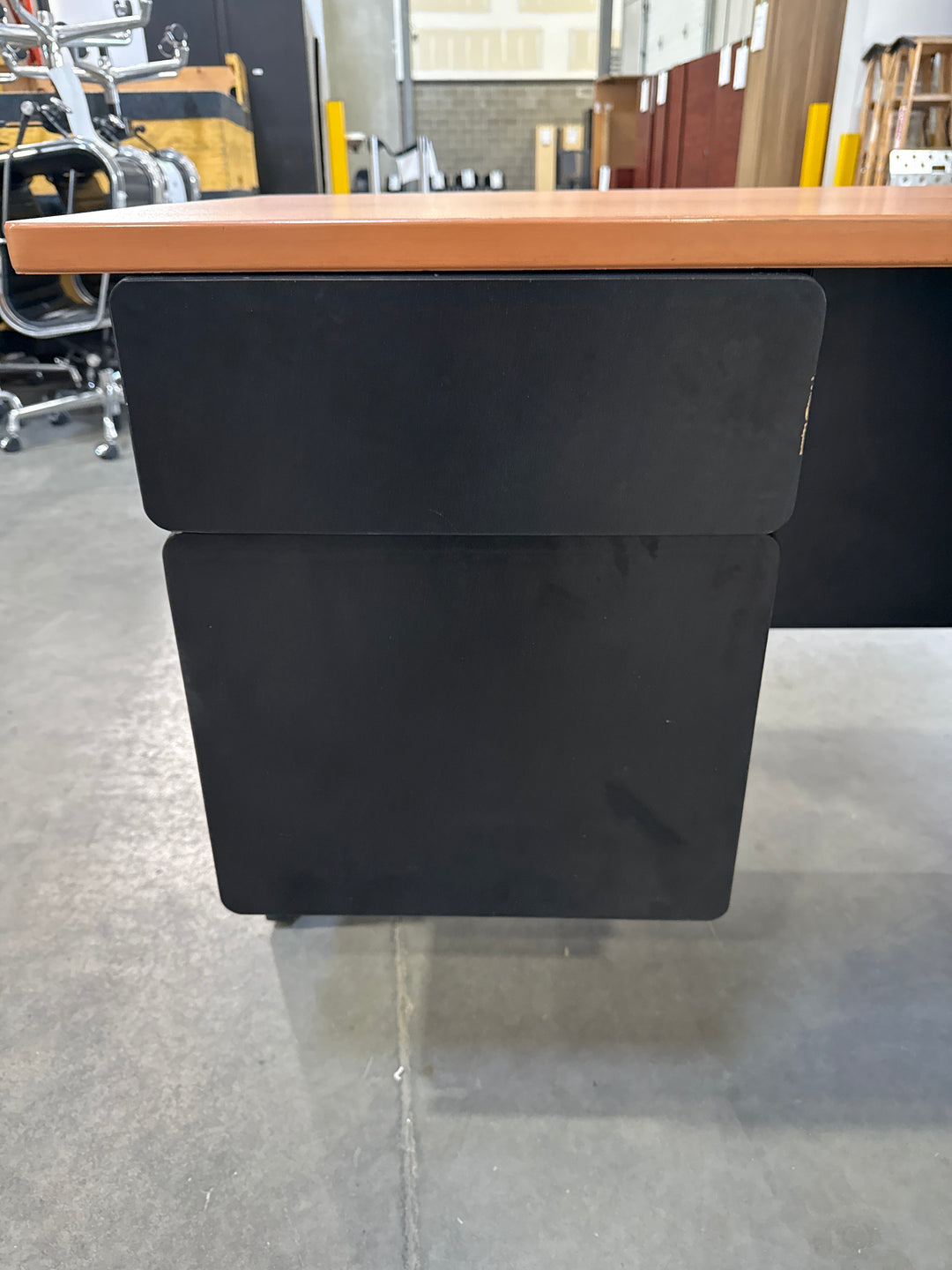 L-Shape Desk w/Hutch, BF Ped