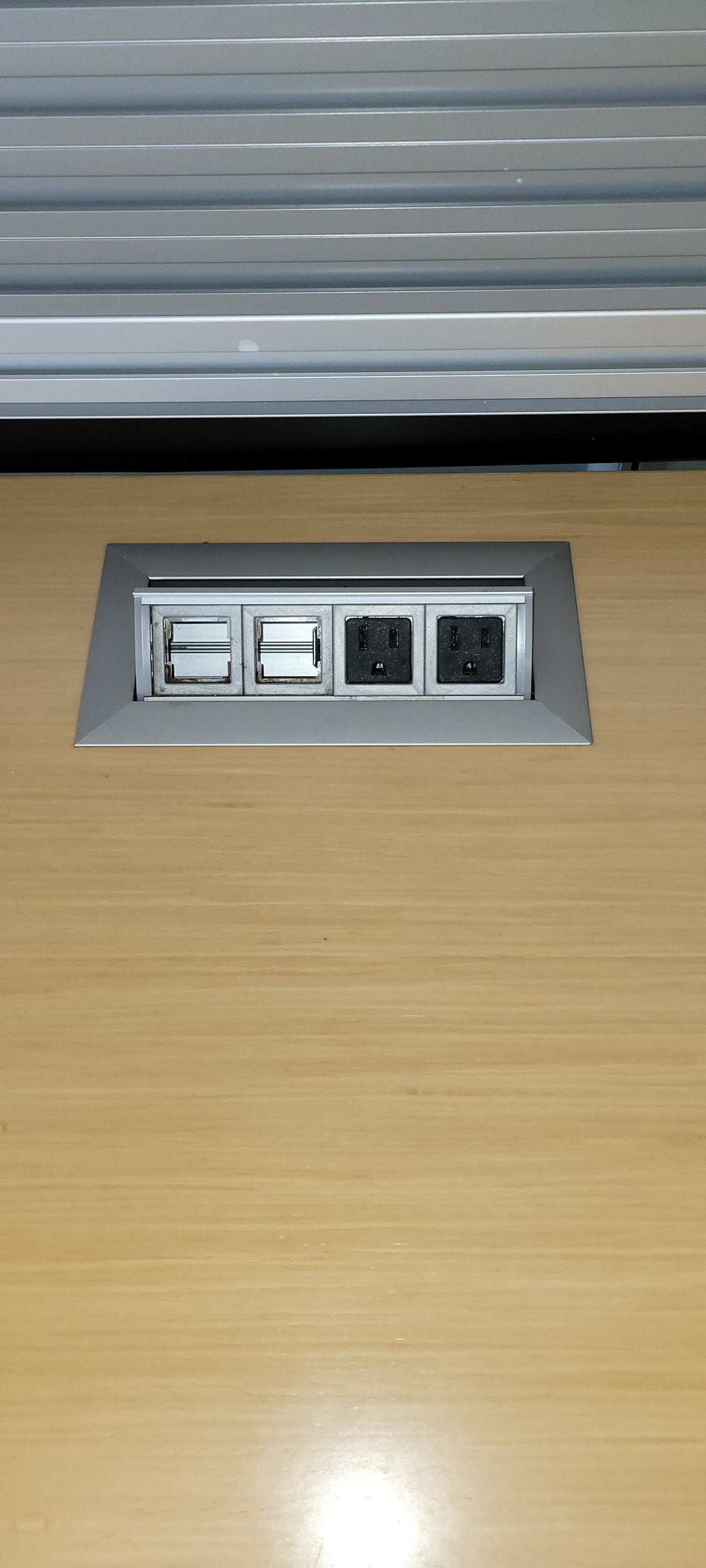 Teknion L-Shape Desk w/Hutch, Surface Power and BBF Ped