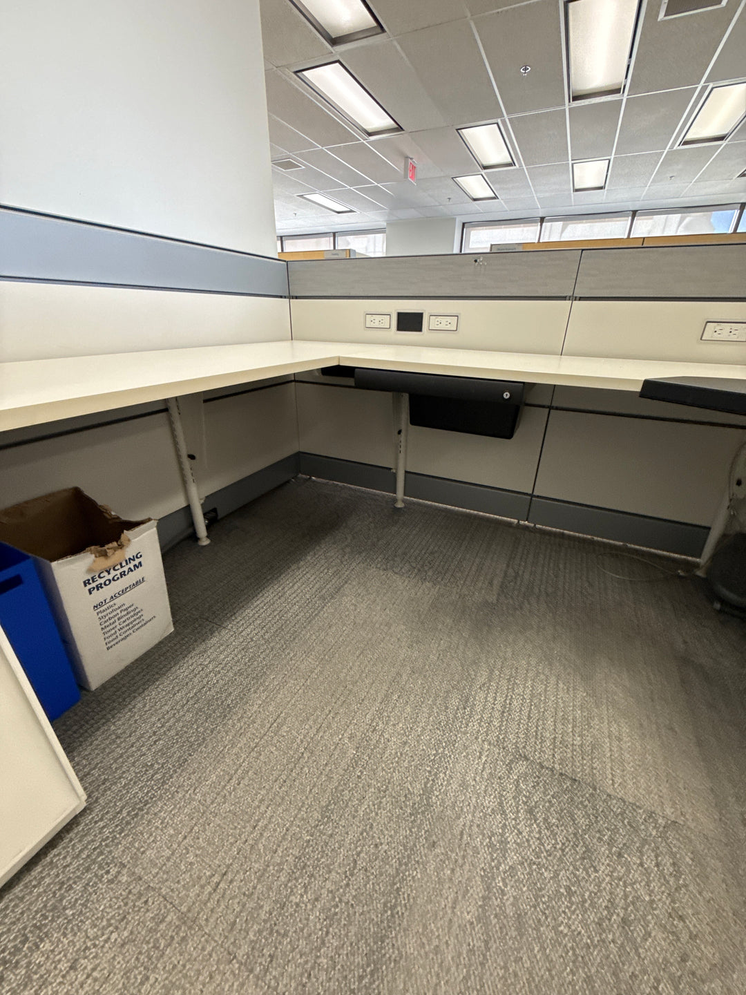 U-Shape Reception Desk w/Wardrobe and BBF (Reversible)