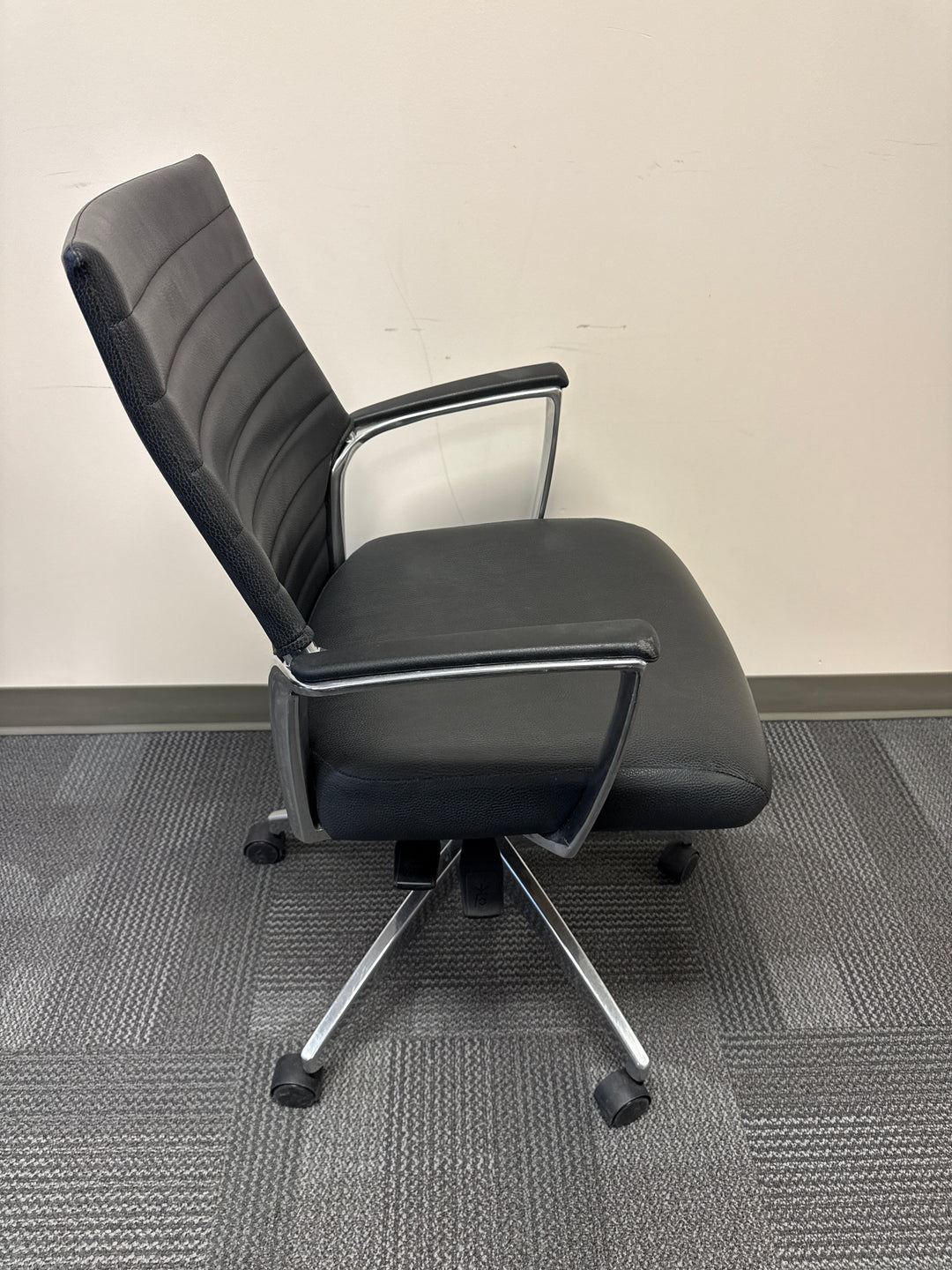 Global Leather Meeting Chair