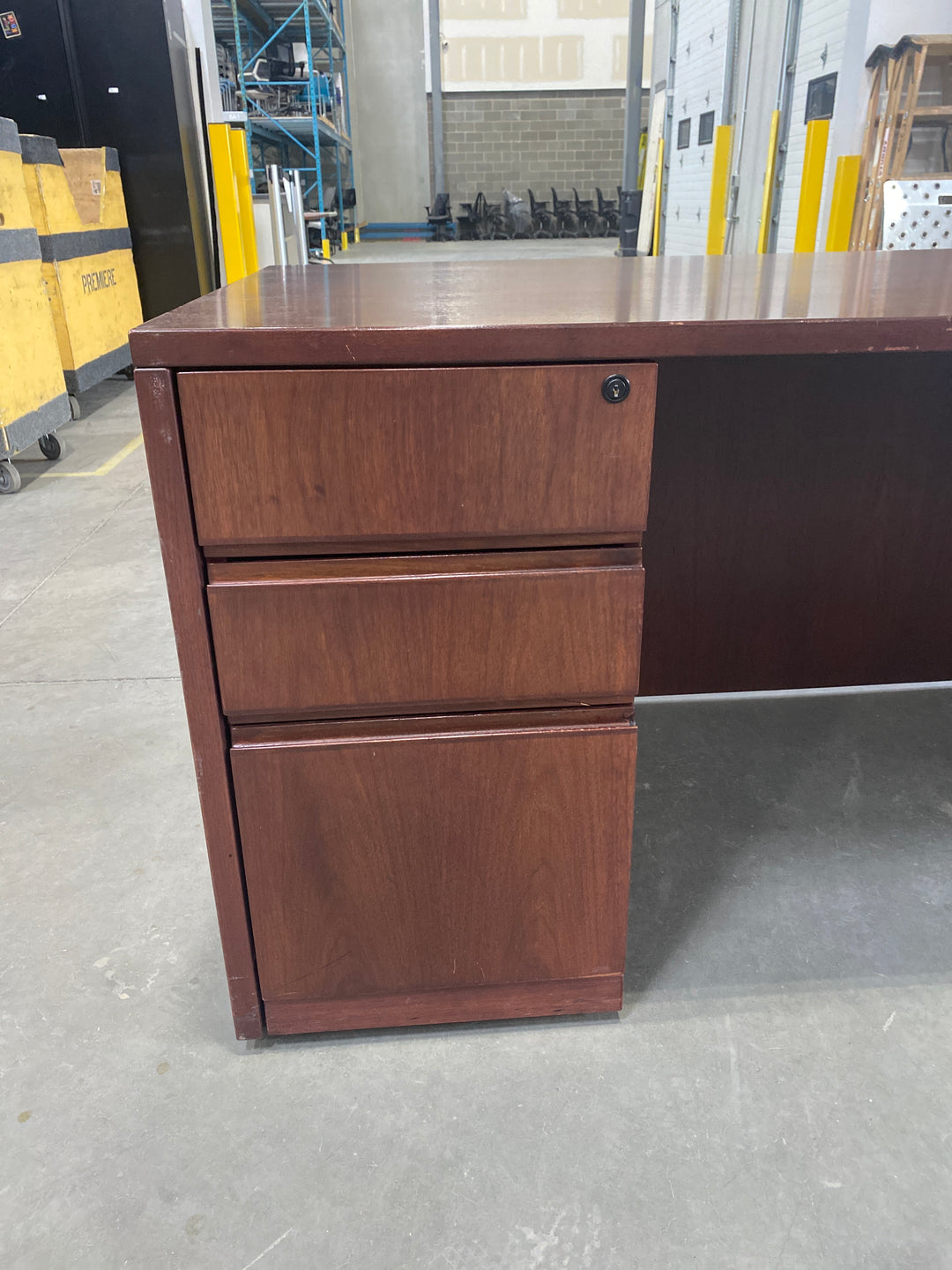 6' Straight Desk w/BBF Ped