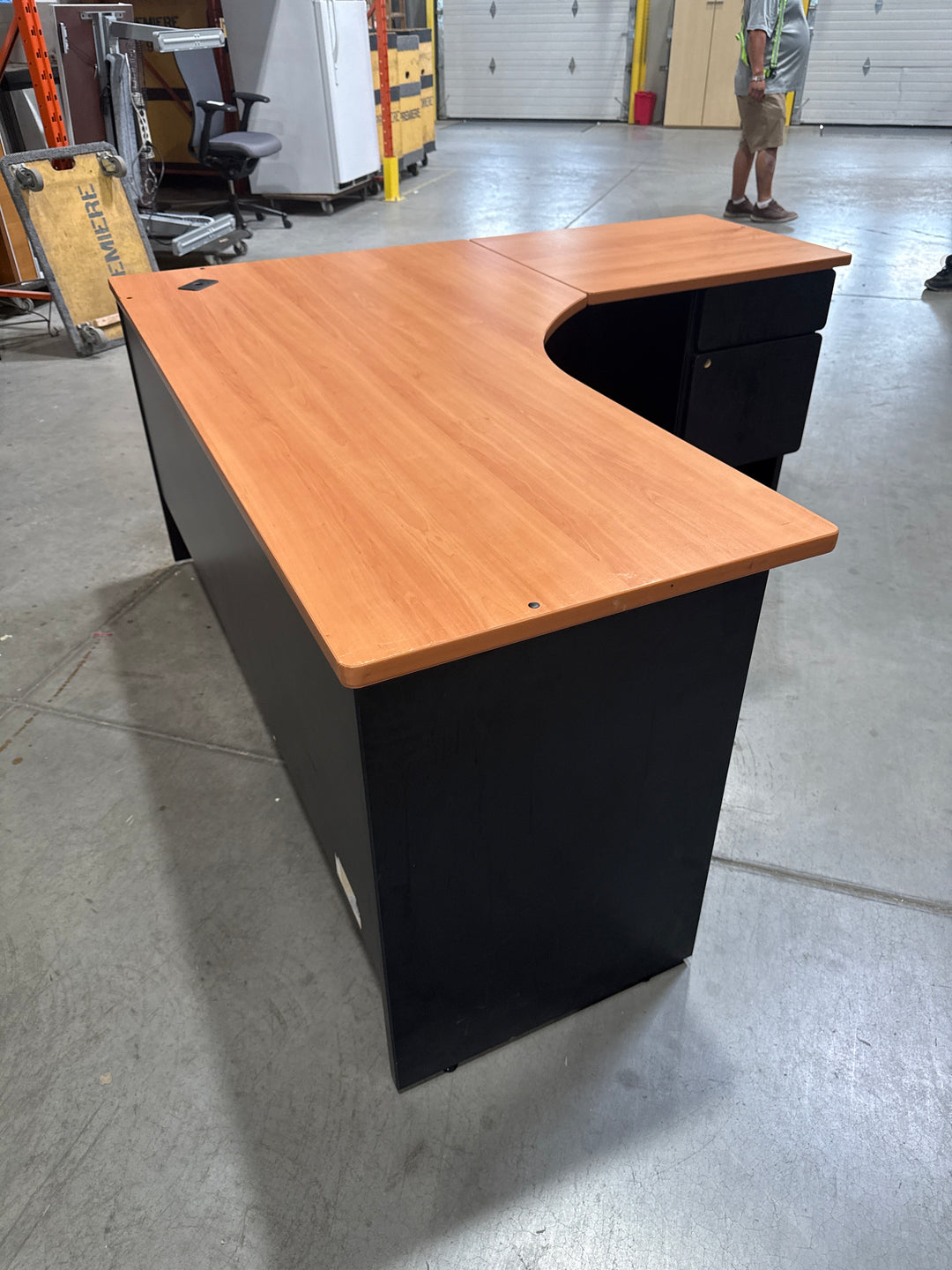 L-Shape Desk w/BF Ped