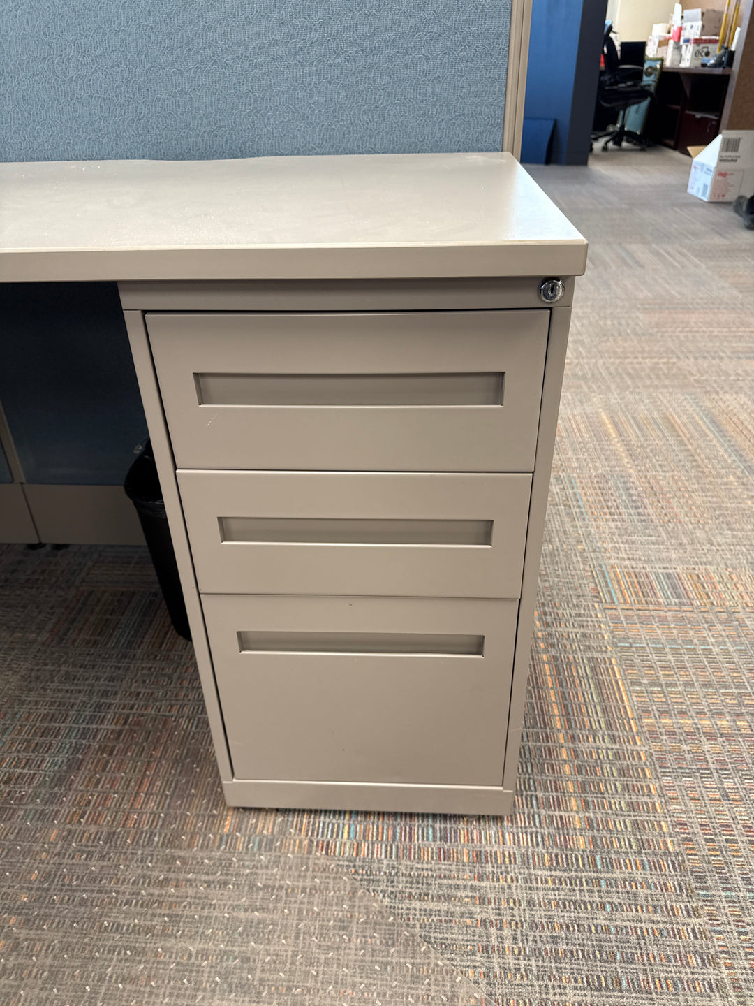 5' x 5' Boulevard 4-Pod L-Shape Workstation w/BBF Peds