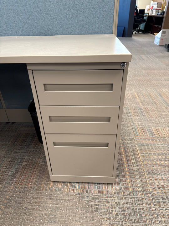 5' x 5' Boulevard 4-Pod L-Shape Workstation w/BBF Peds