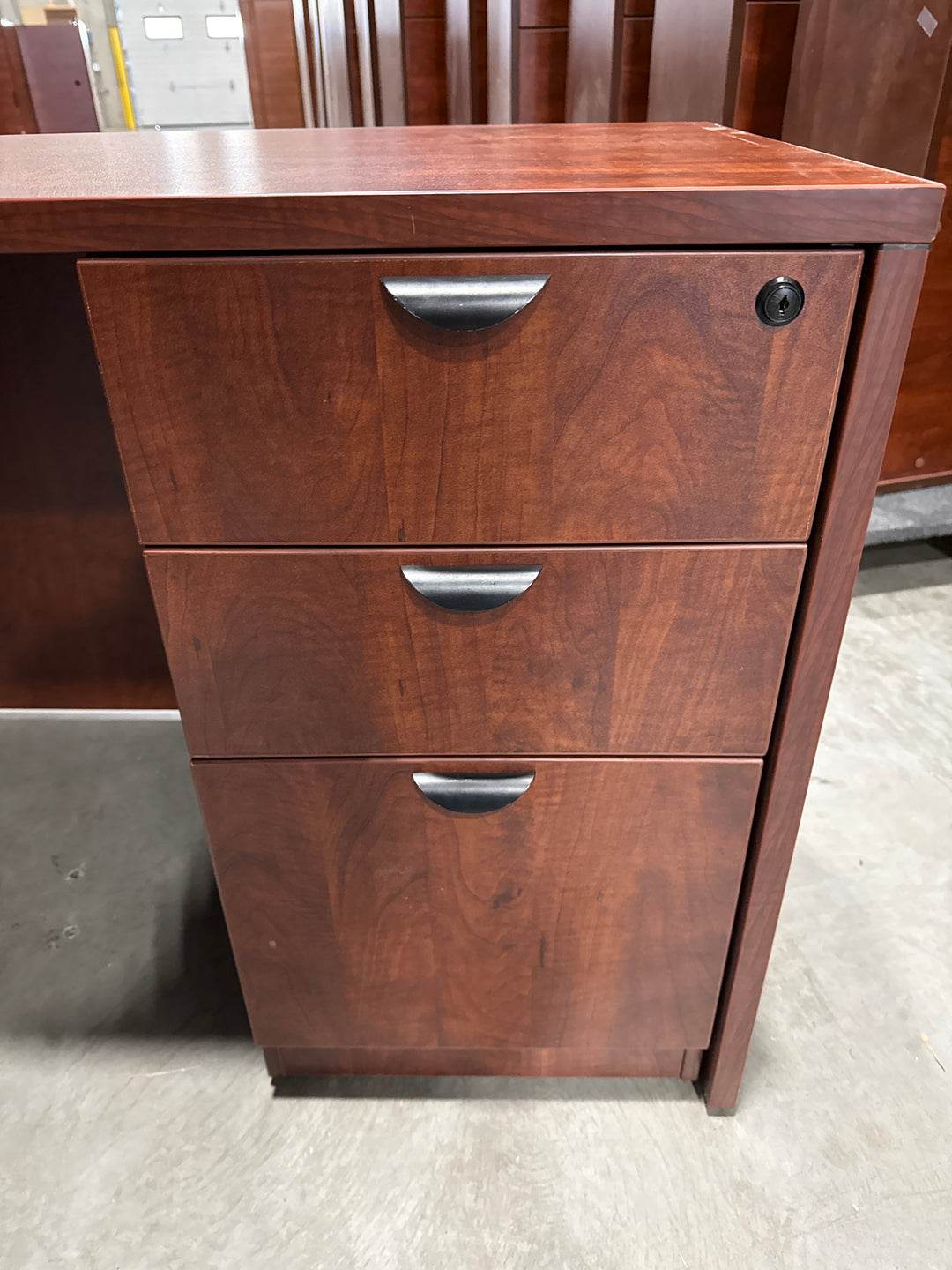 L-Shape Desk w/BBF Ped