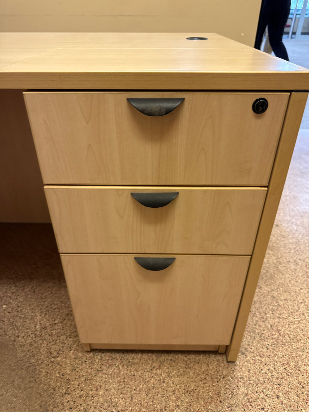 L-Shape Desk w/Hutch, BBF, FF Ped
