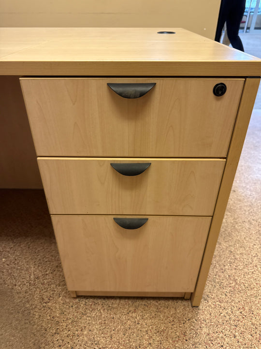 L-Shape Desk w/Hutch, BBF, FF Ped