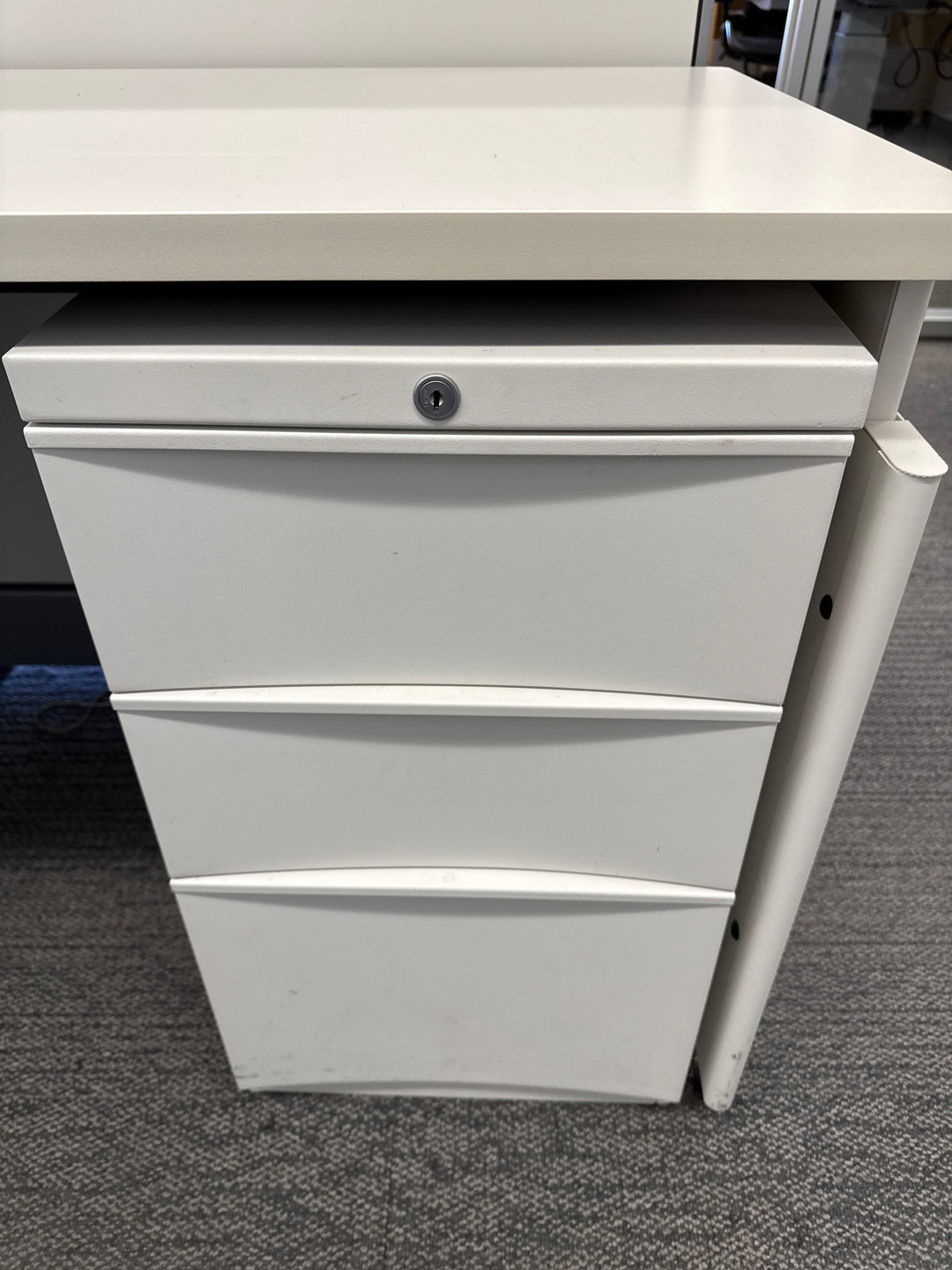 U-Shape Reception Desk w/Wardrobe and BBF (Reversible)