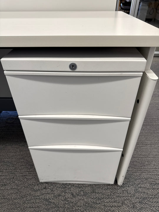 U-Shape Reception Desk w/Wardrobe and BBF (Reversible)