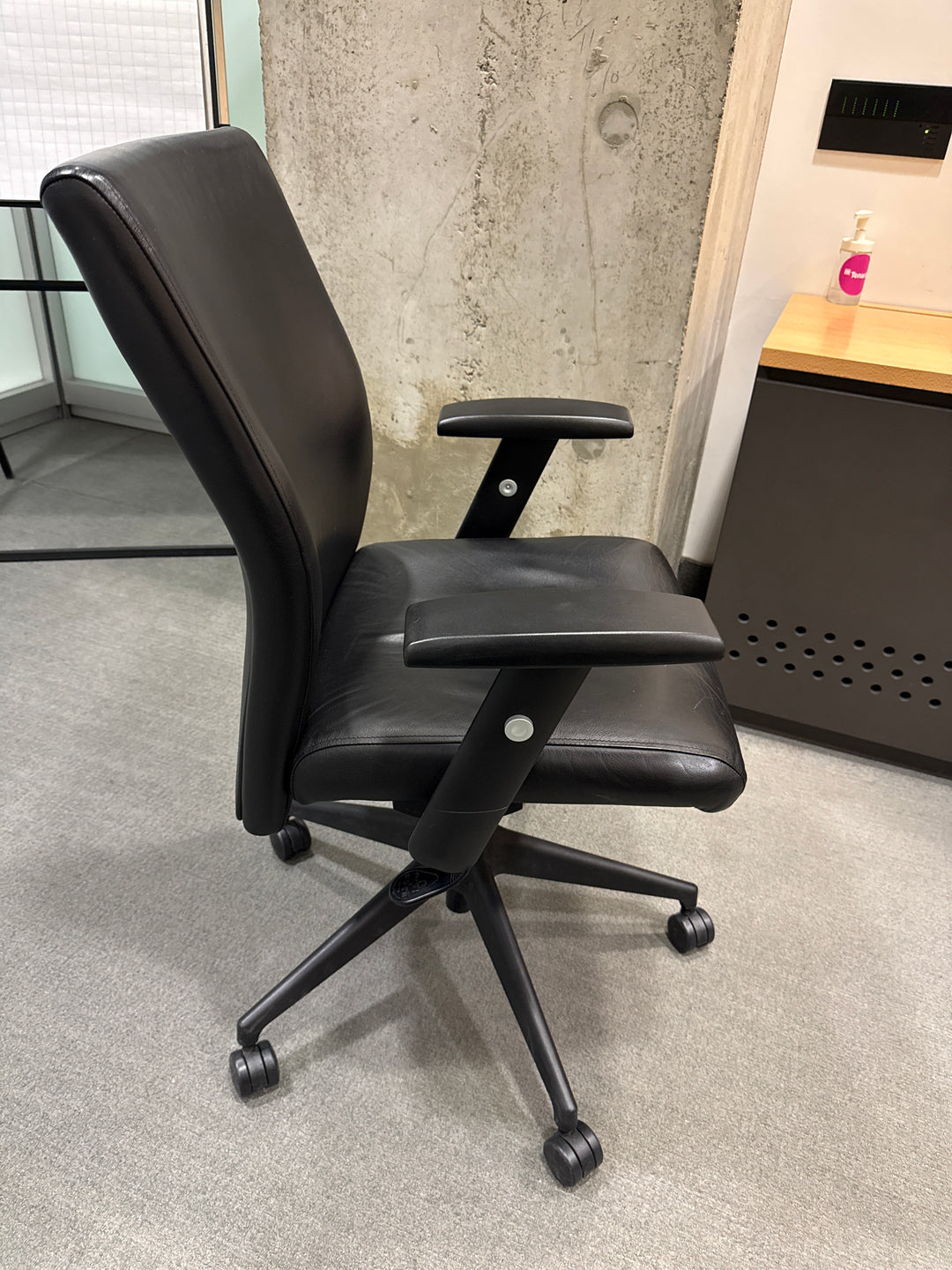 Leather Meeting Chair