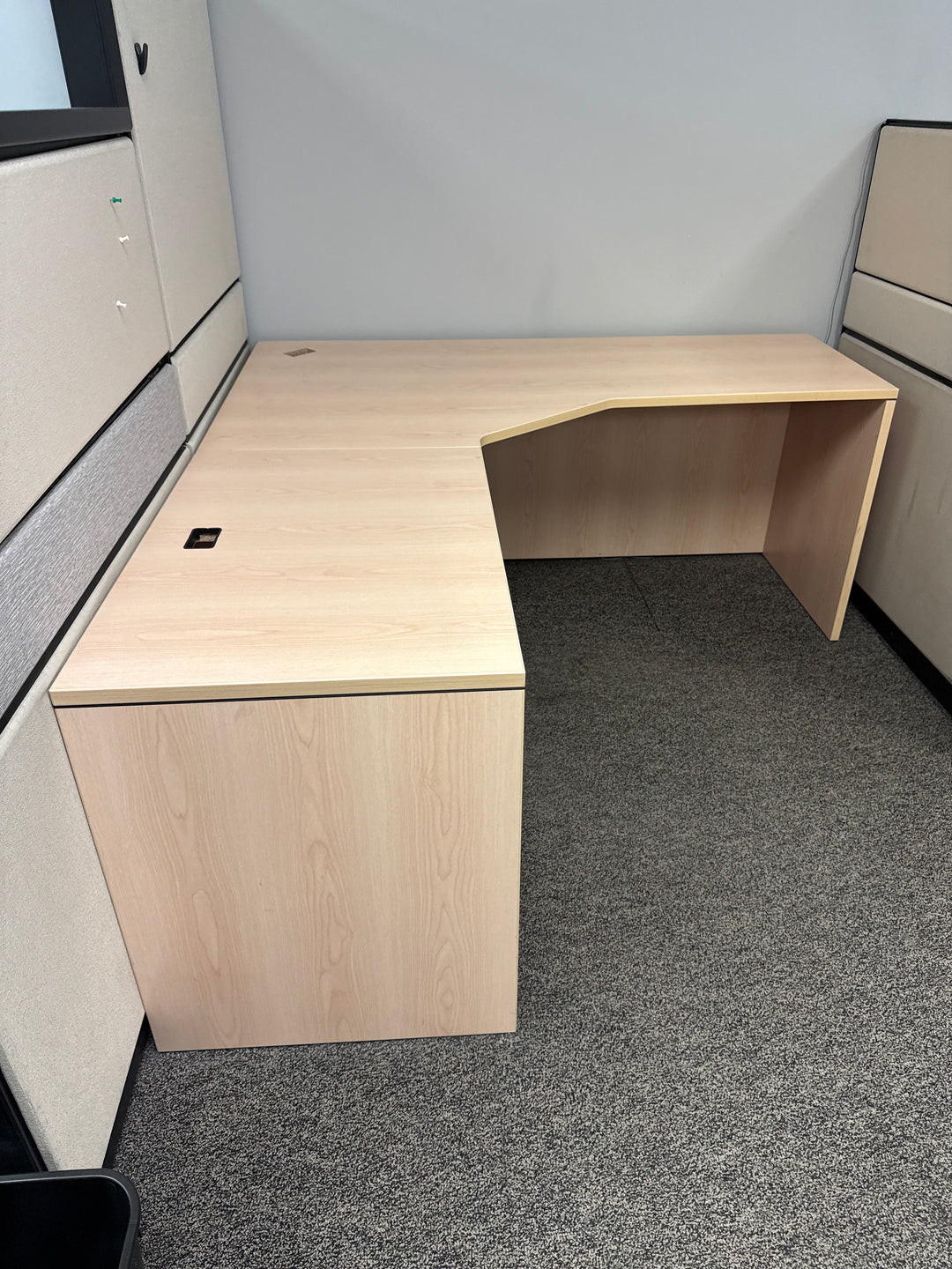L-Shape Desk w/BBF Ped