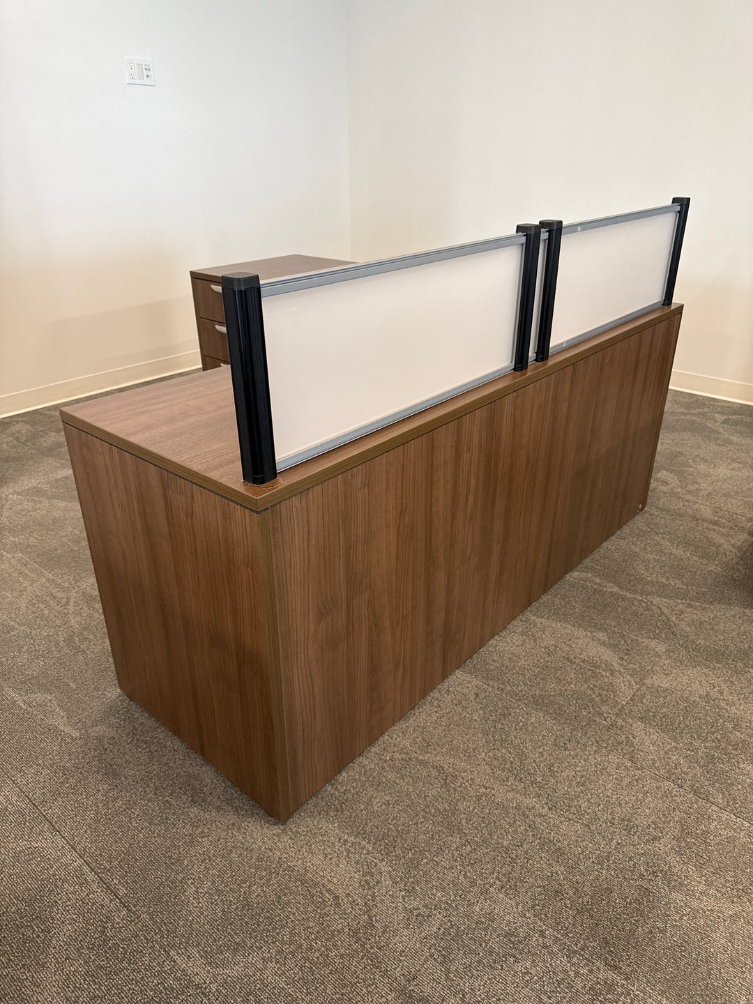 L-Shape Desk w/BBF Ped and Privacy Screen