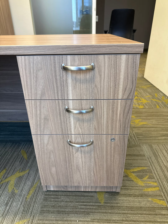Steelcase L-Shape Desk w/Hutch, BBF Ped