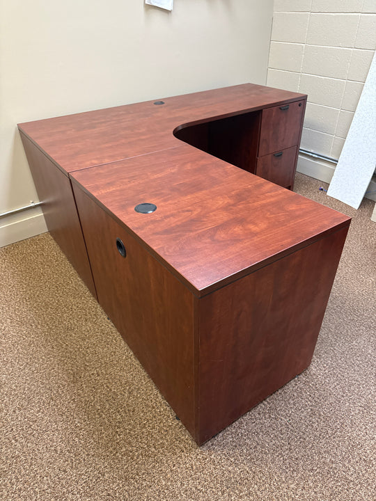 L-Shape Desk w/BBF, FF Peds