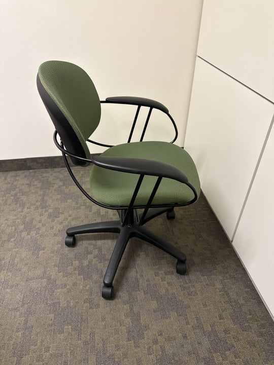 Steelcase Uno Meeting Chair