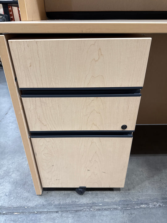 L-Shape Desk w/Hutch and BBF Ped