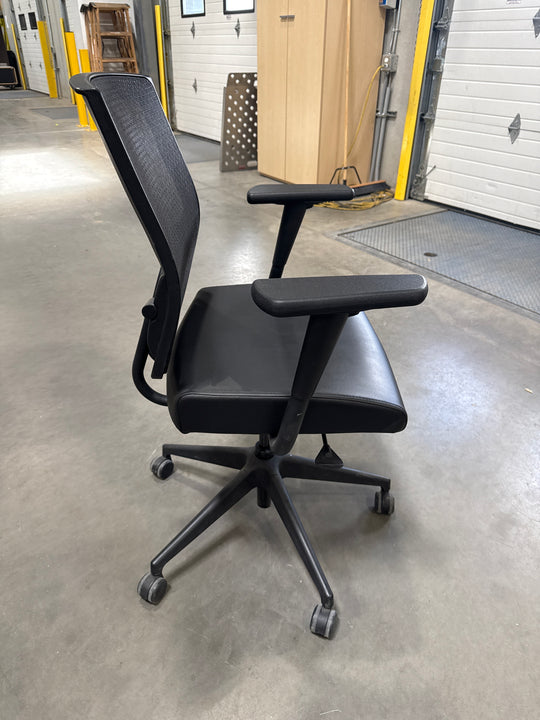 SitOnIt Seating Mesh Back Task Chair w/Leather Seat