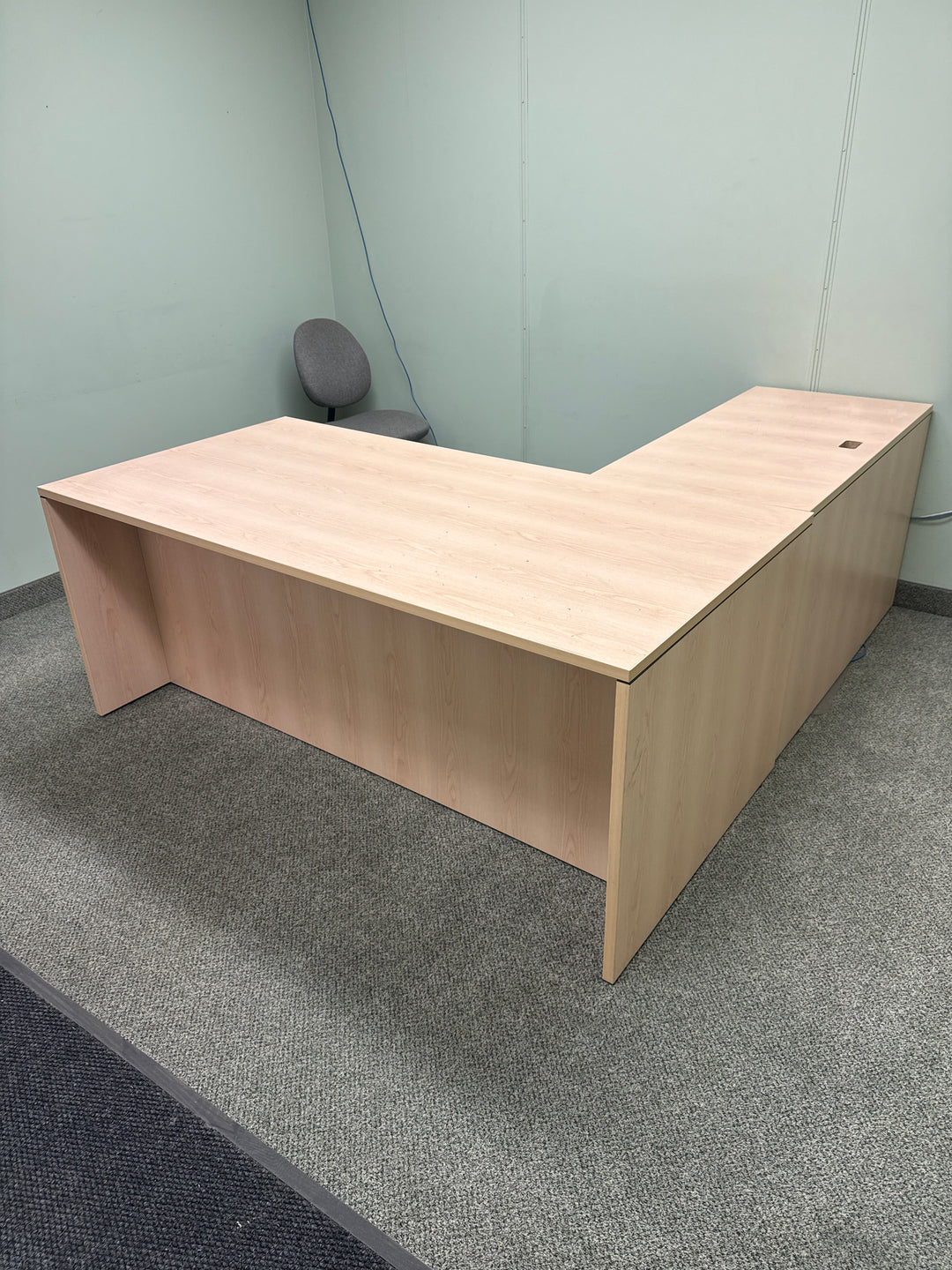 L-Shape Desk w/BBF Ped